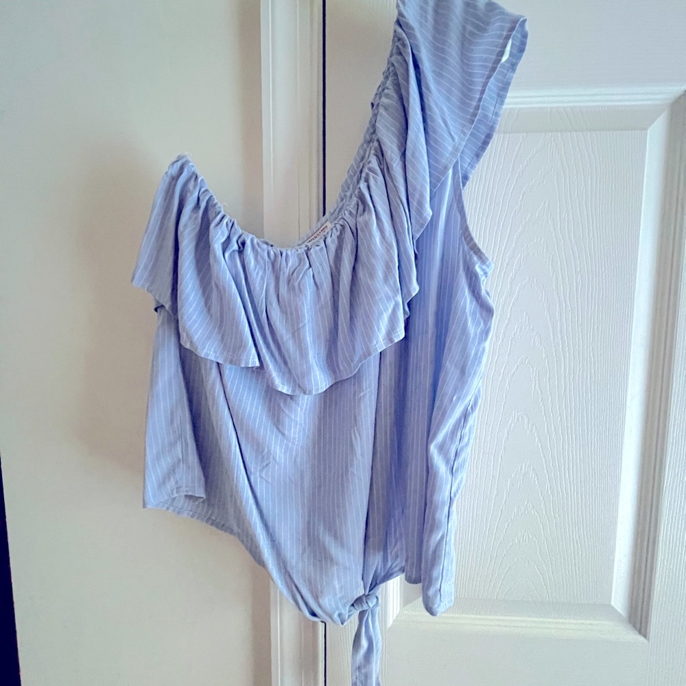 One shoulder top with tie waist, size large. - Picture 2 of 4